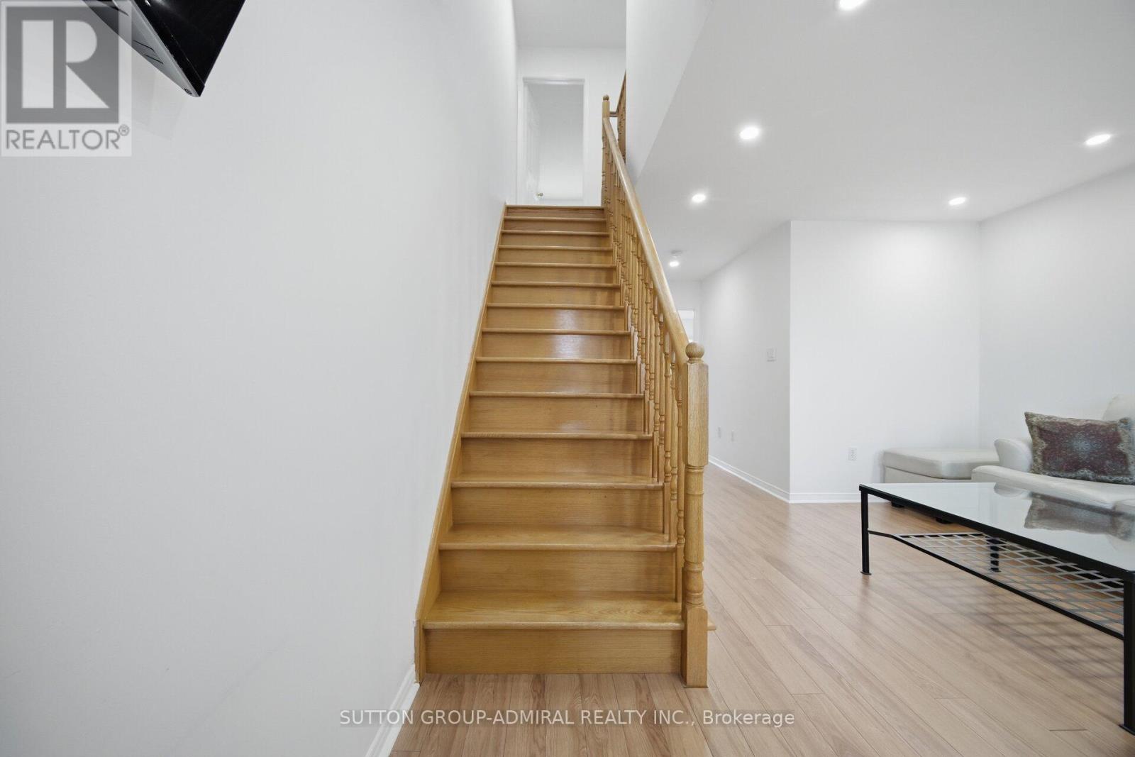 190 BANTRY AVENUE - 23