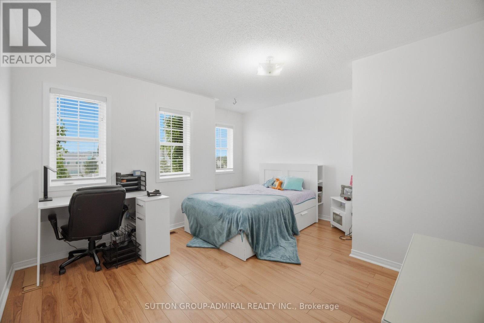 190 BANTRY AVENUE - 25