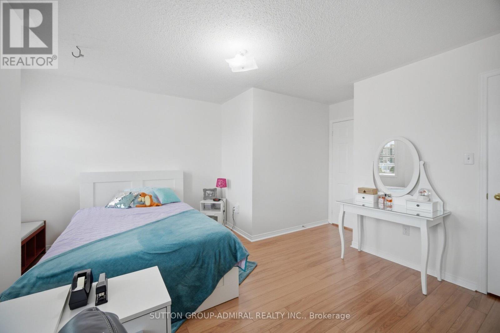 190 BANTRY AVENUE - 26