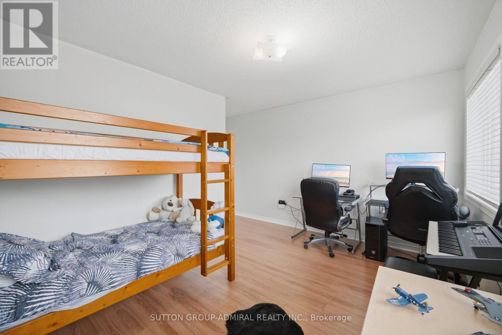 190 BANTRY AVENUE - 29