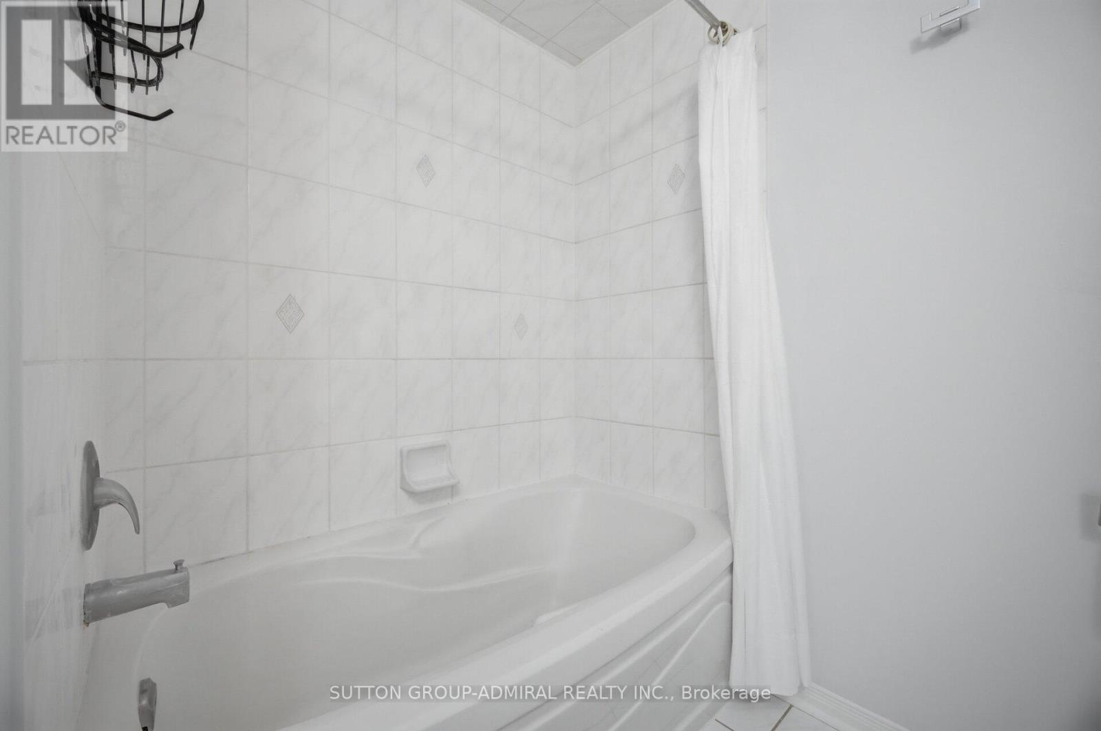 190 BANTRY AVENUE - 31
