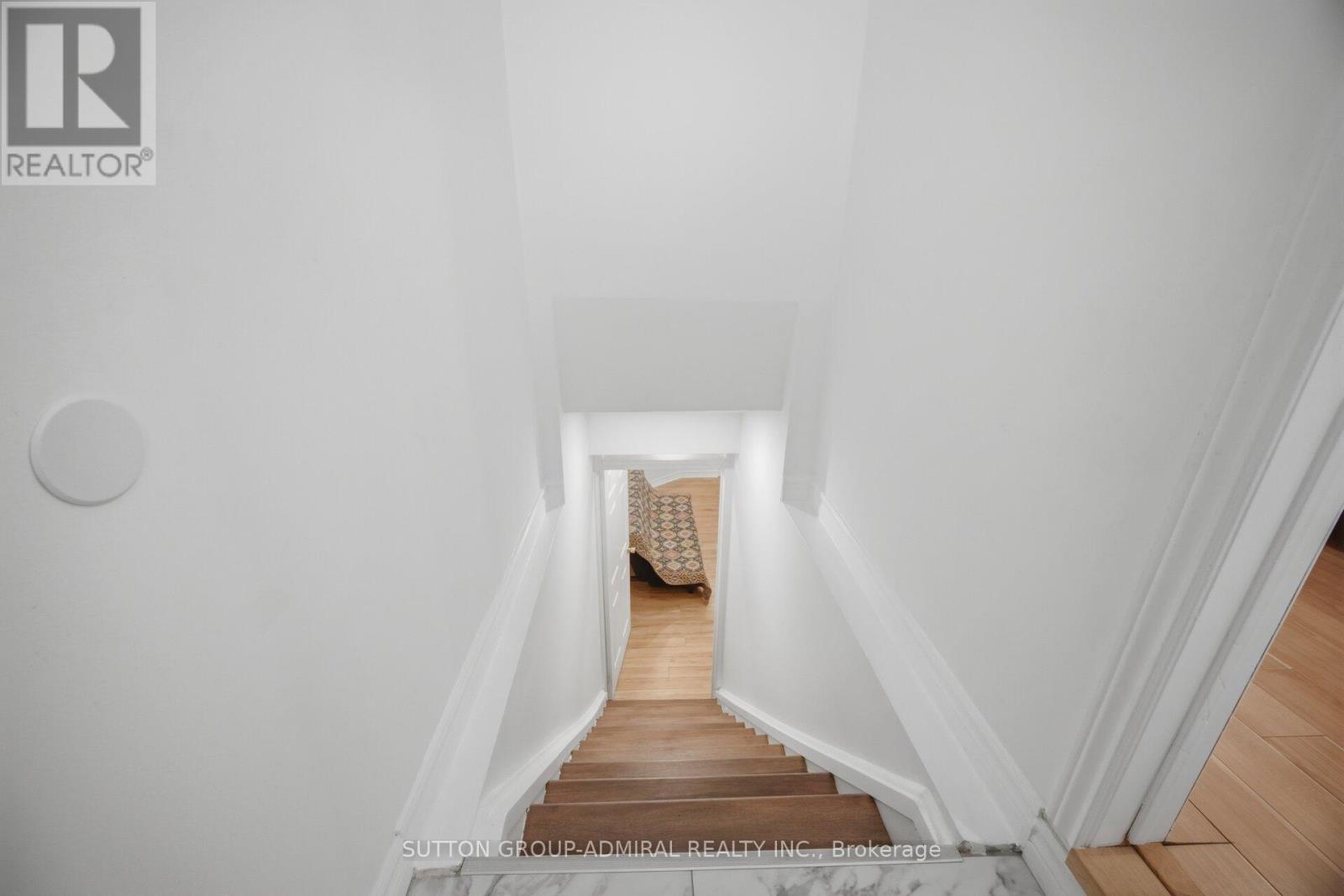 190 BANTRY AVENUE - 32