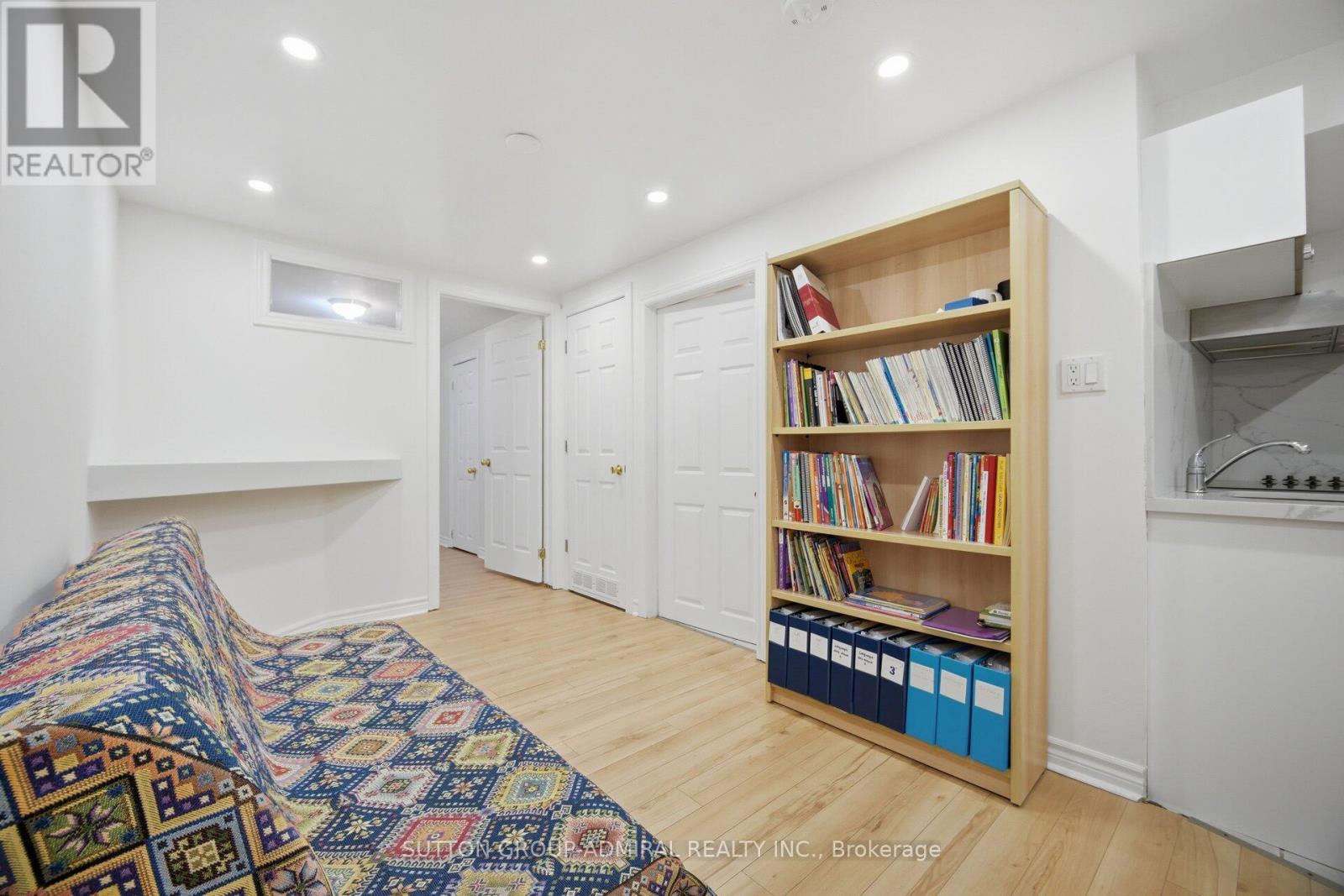 190 BANTRY AVENUE - 34