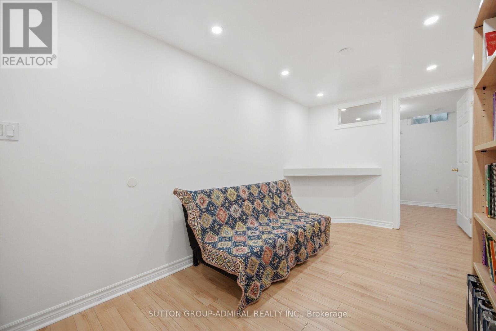 190 BANTRY AVENUE - 35
