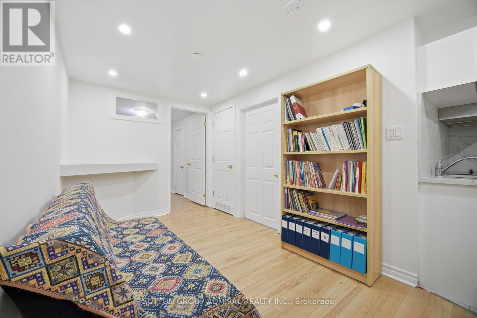 190 BANTRY AVENUE - 36
