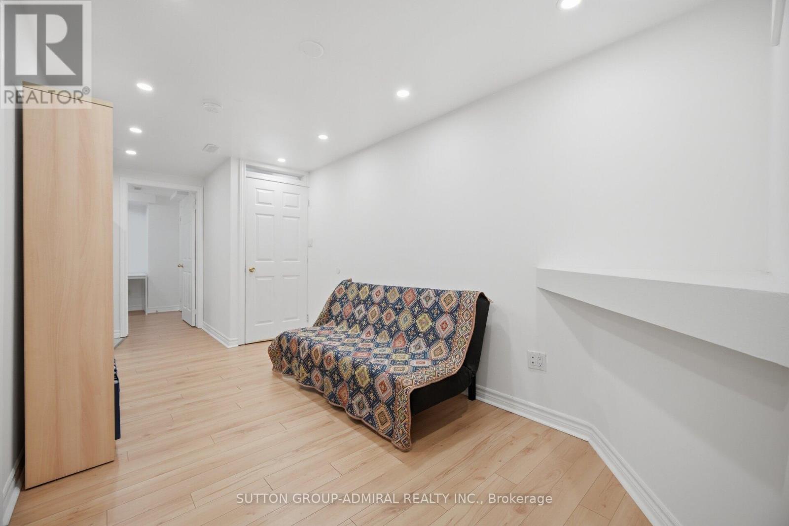 190 BANTRY AVENUE - 37