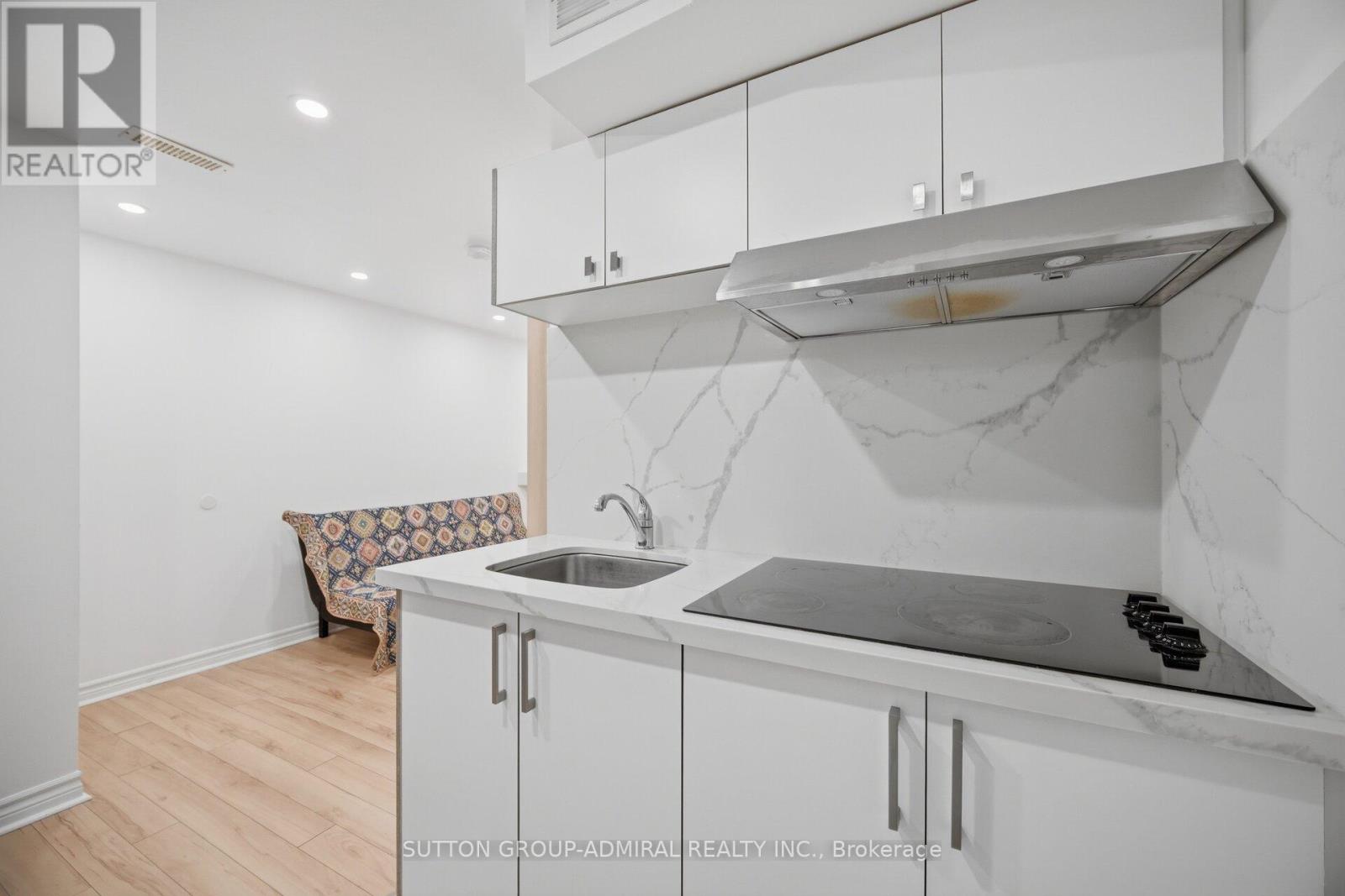 190 BANTRY AVENUE - 39
