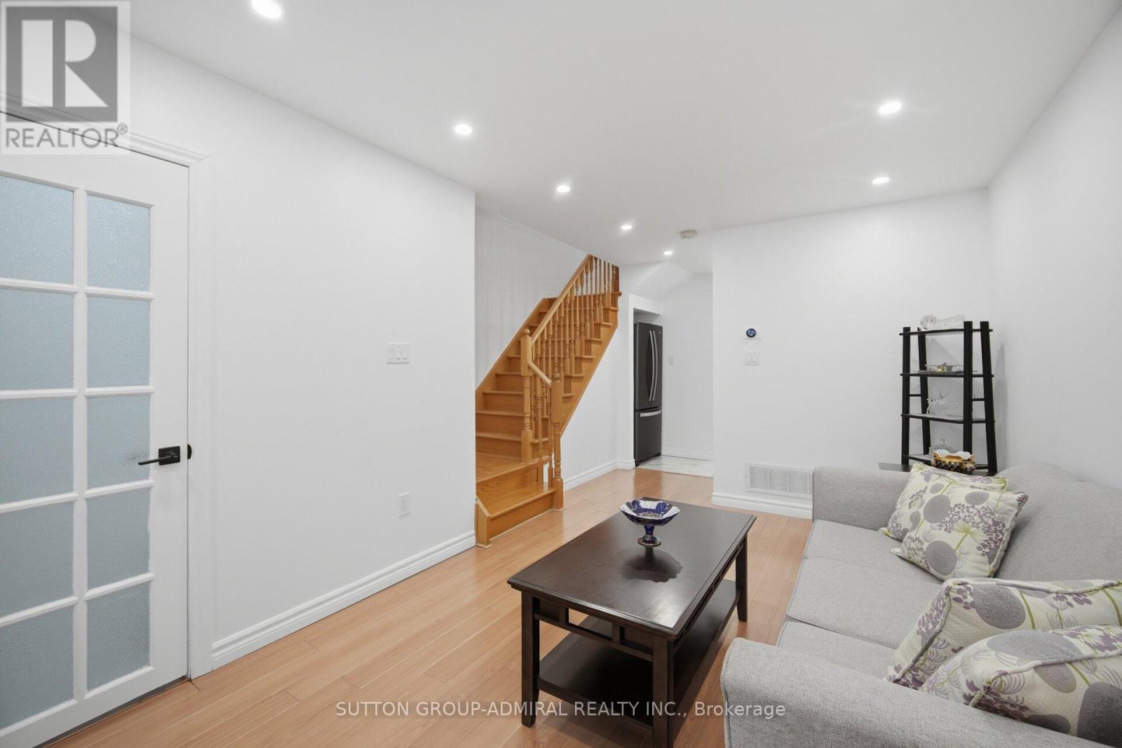 190 BANTRY AVENUE - 4