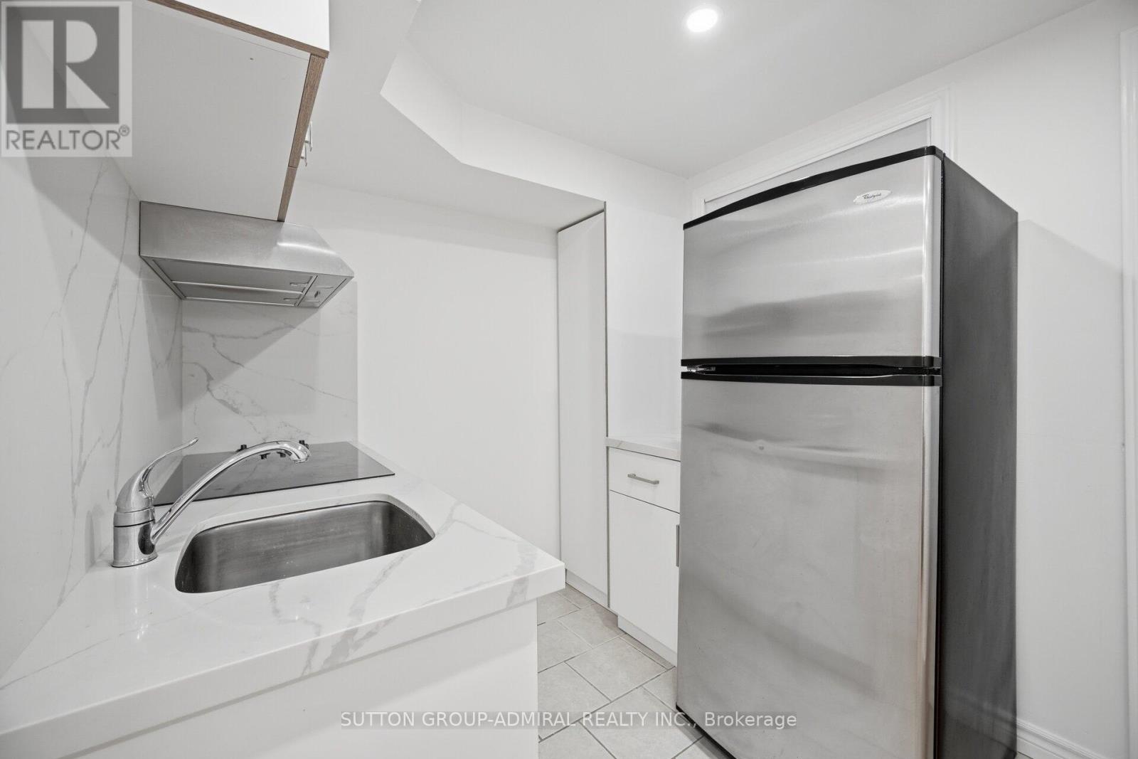 190 BANTRY AVENUE - 40