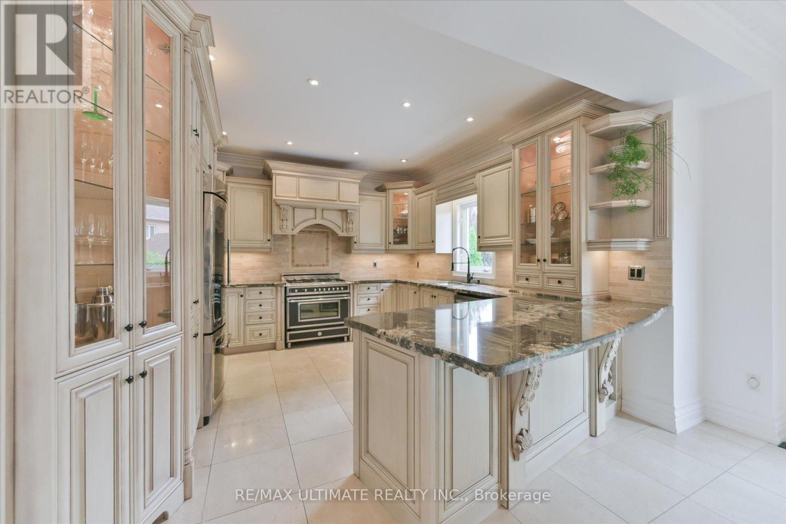 123 VILLAGE GREEN DRIVE - Image 12