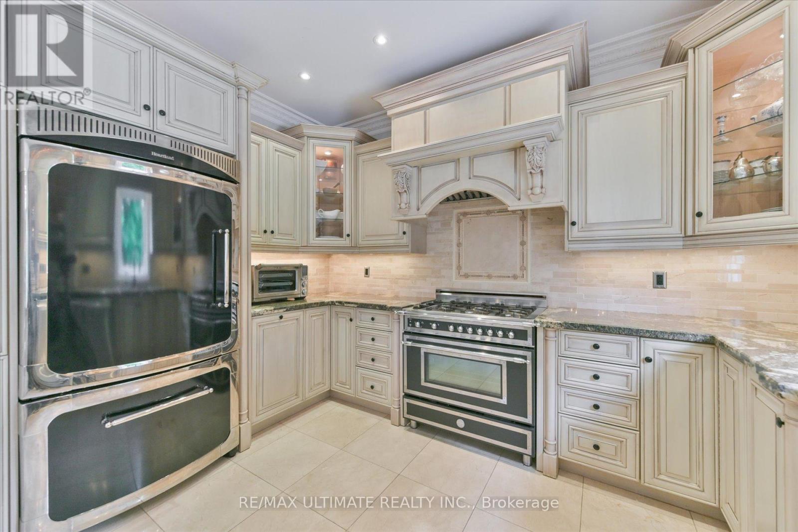 123 VILLAGE GREEN DRIVE - Image 15