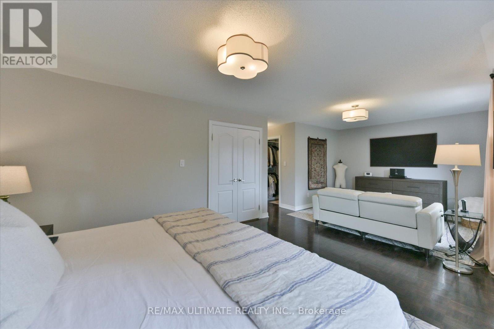 123 VILLAGE GREEN DRIVE - Image 24