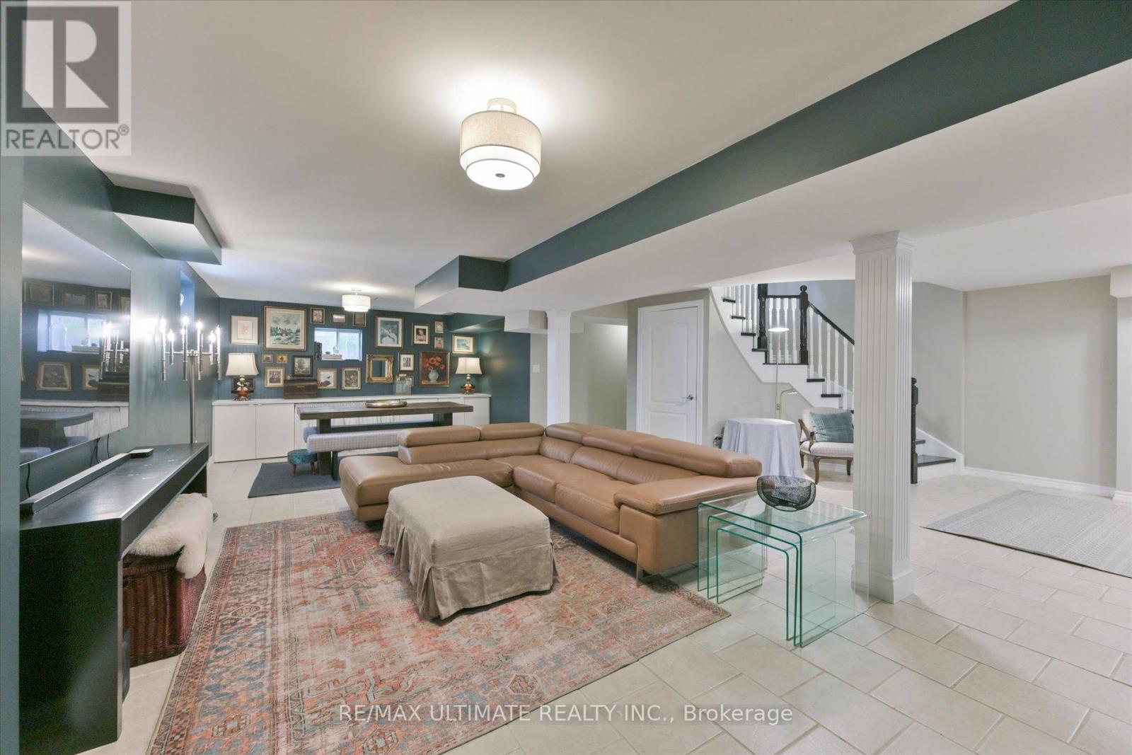 123 VILLAGE GREEN DRIVE - Image 40
