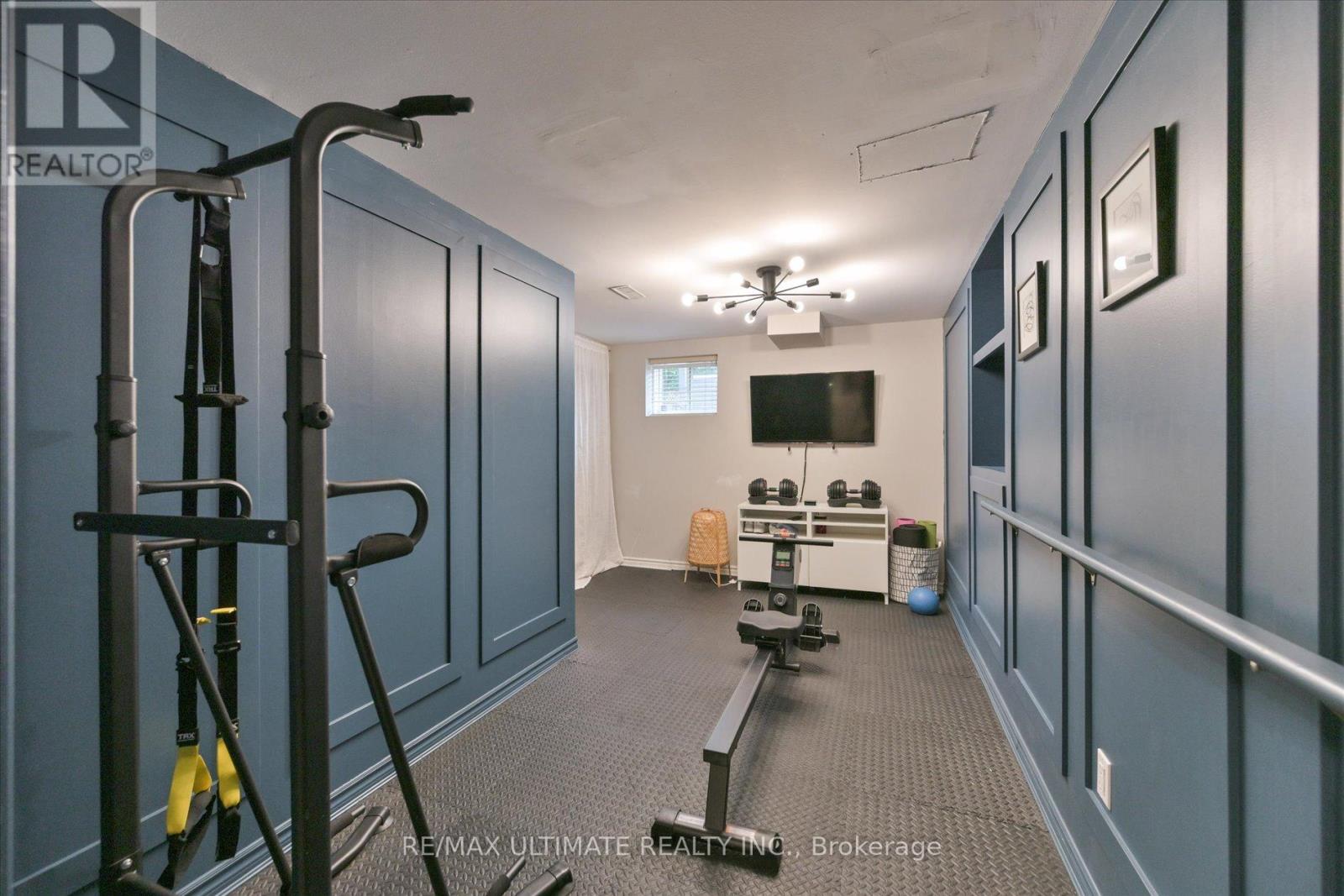 123 VILLAGE GREEN DRIVE - Image 45