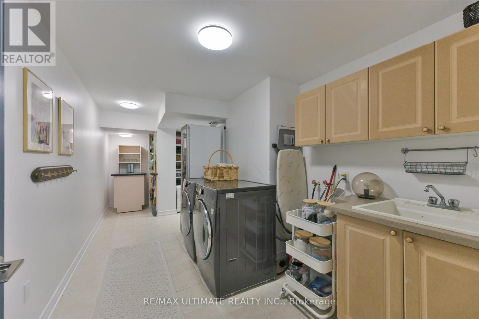 123 VILLAGE GREEN DRIVE - Image 47