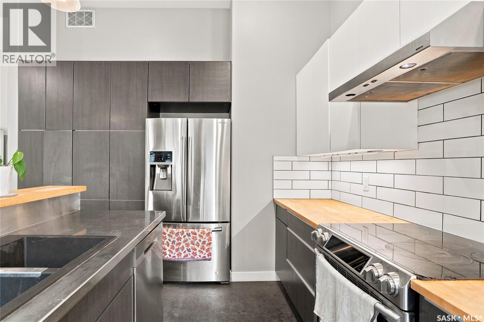3120 Caen STREET — photo 46