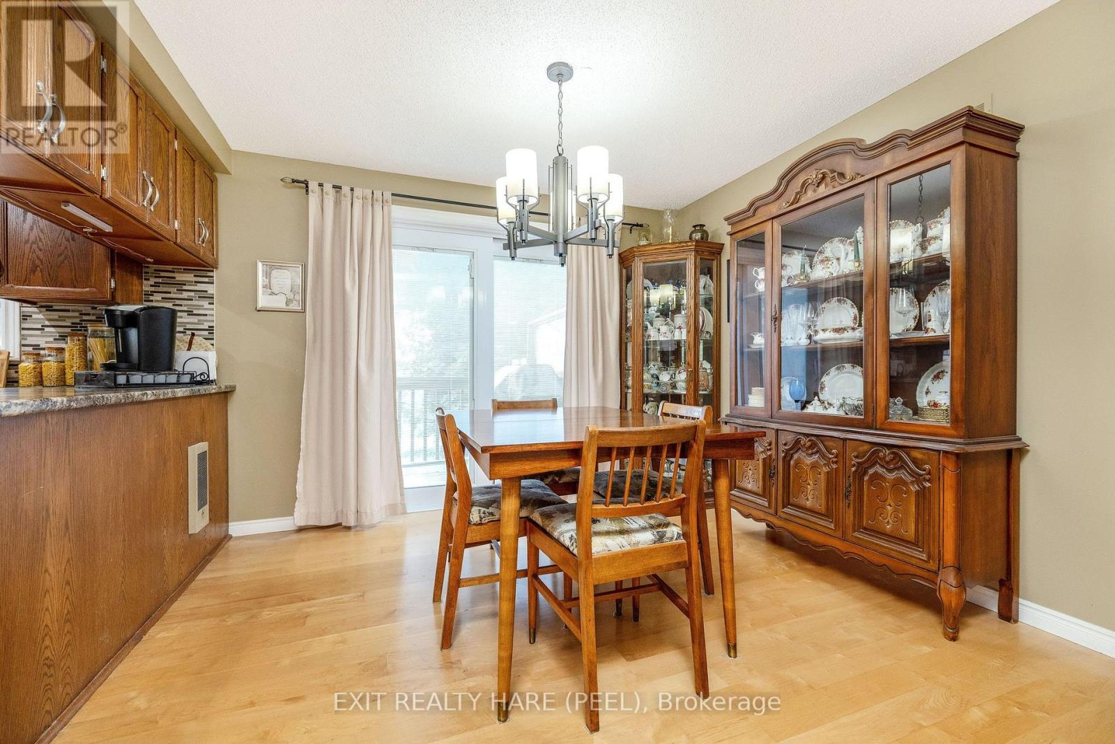 85 LEESON STREET S - Image 9
