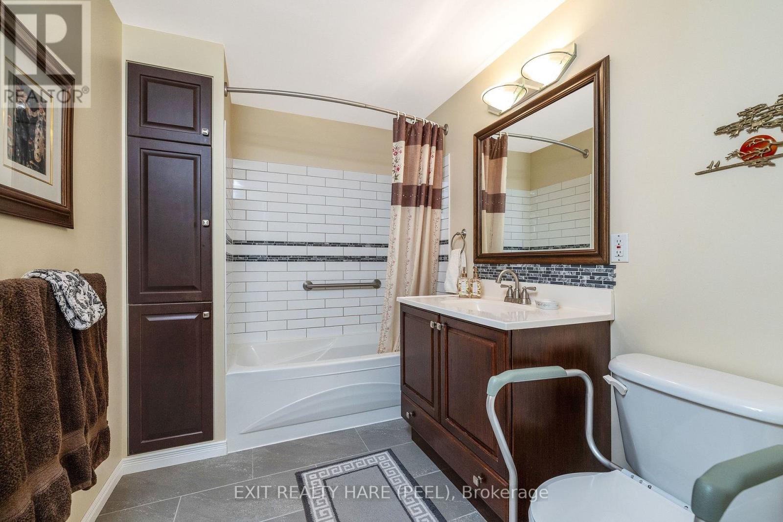 85 LEESON STREET S - Image 30