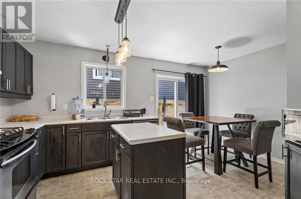 56 GOLDEN ACRES DRIVE - 5