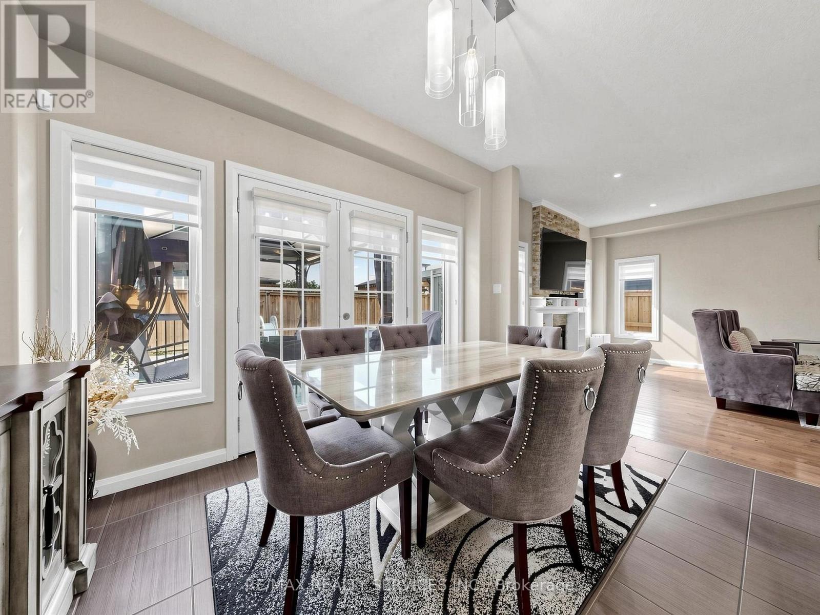 291 HARDCASTLE DRIVE - 16