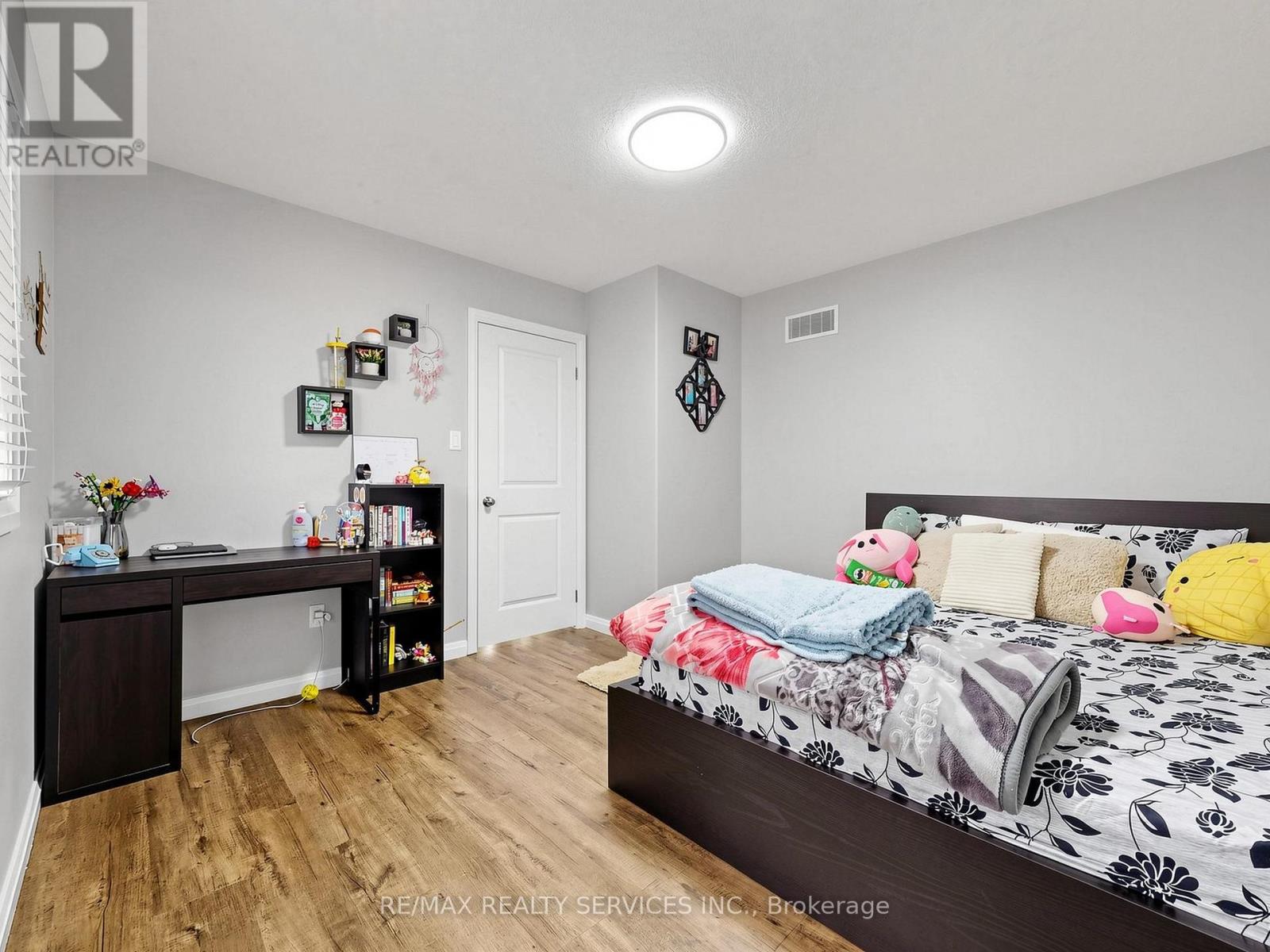 291 HARDCASTLE DRIVE - 27