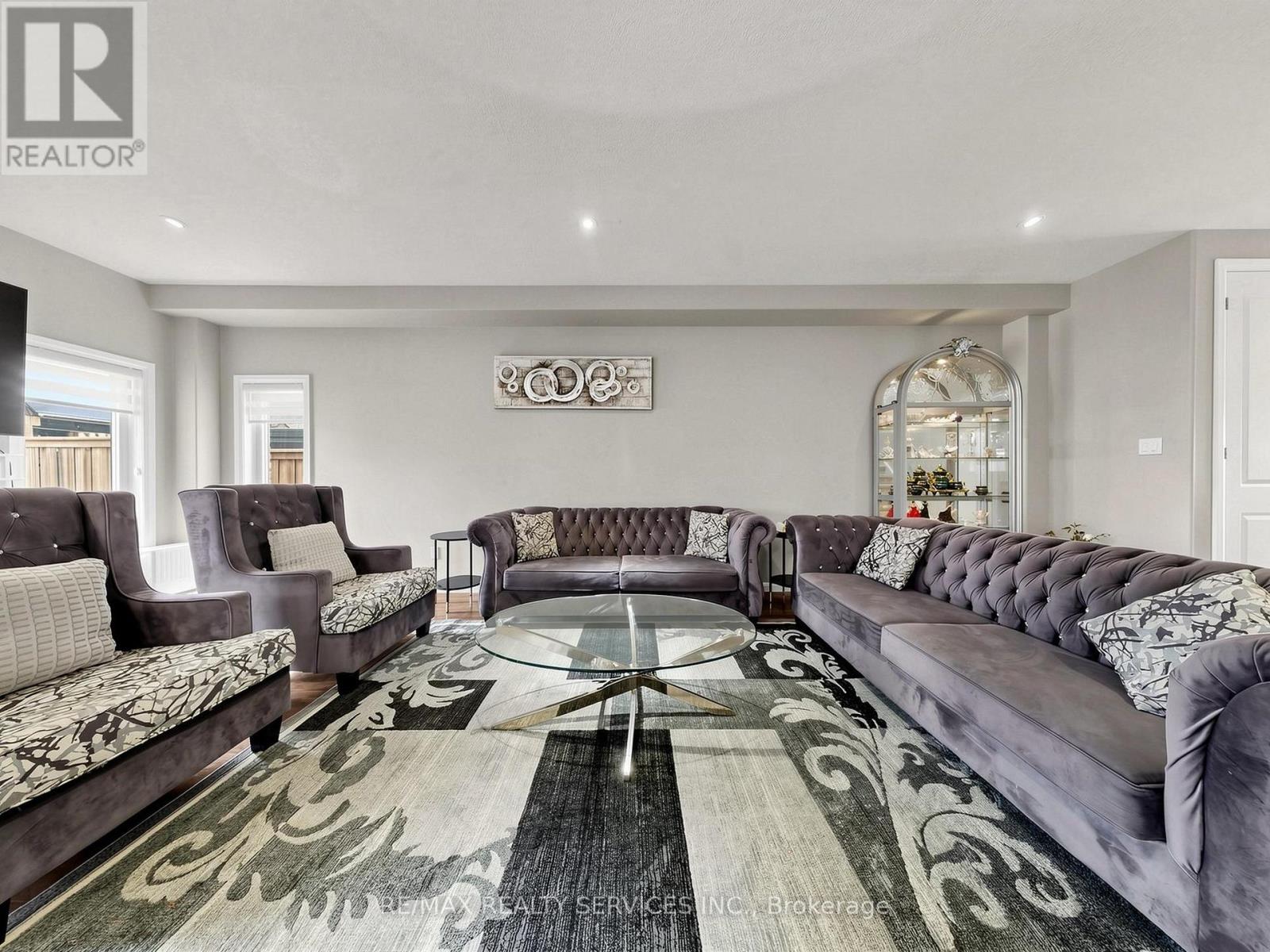 291 HARDCASTLE DRIVE - 7