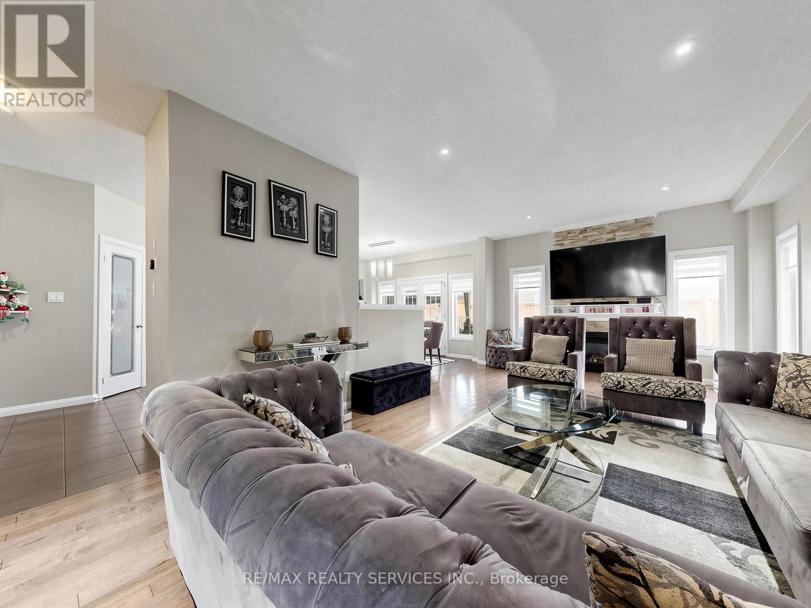 291 HARDCASTLE DRIVE - 9