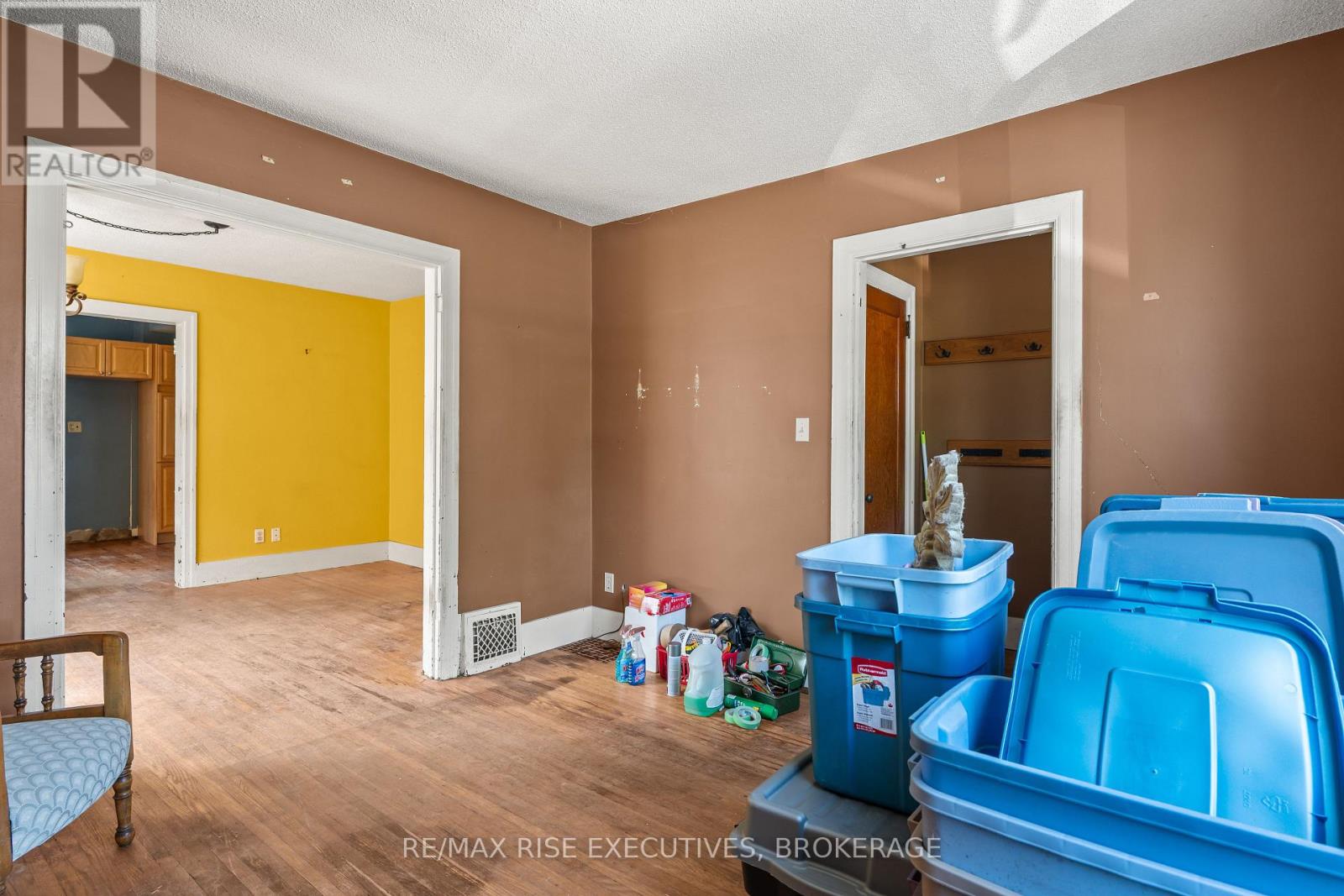 690 JOHNSON STREET - 11