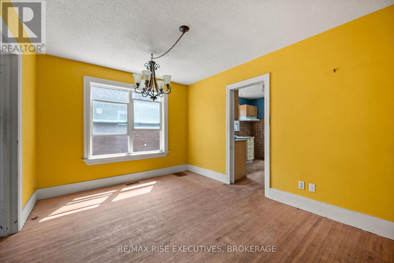 690 JOHNSON STREET - 12