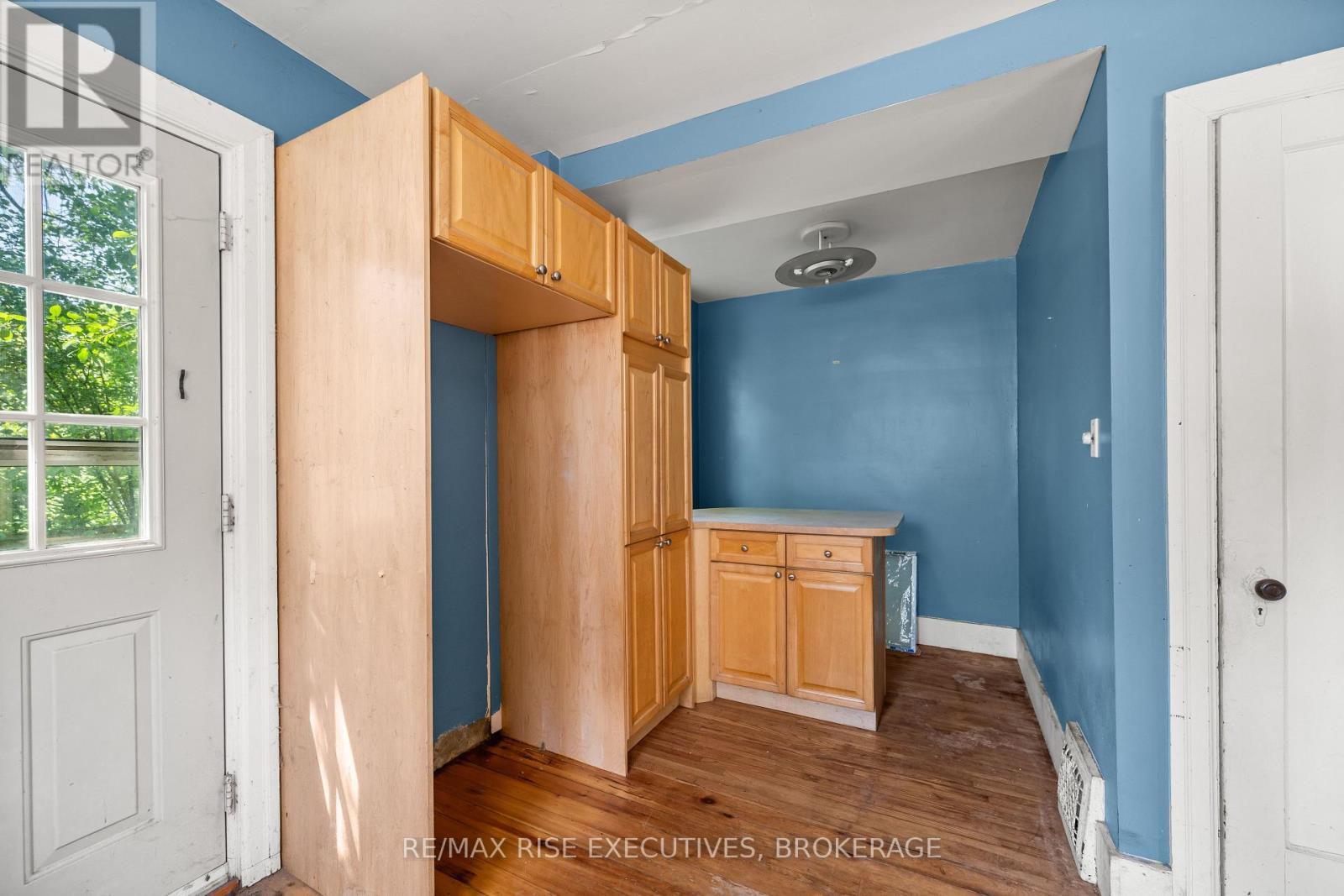 690 JOHNSON STREET - 15