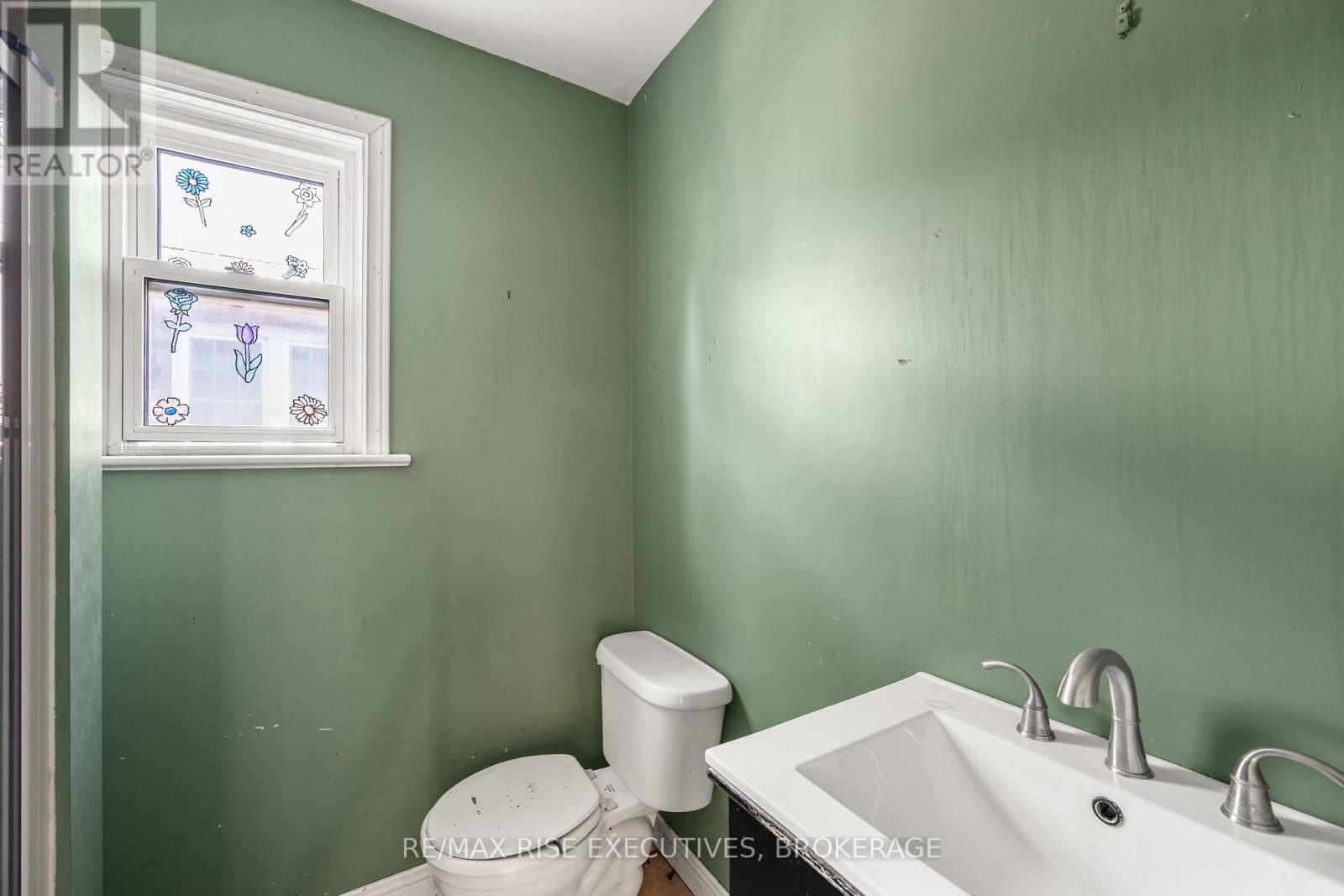 690 JOHNSON STREET - 19