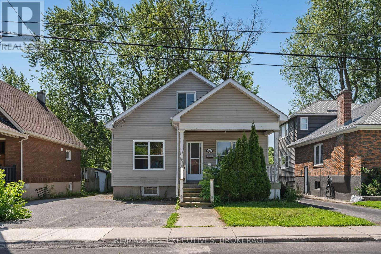 690 JOHNSON STREET - Image 2