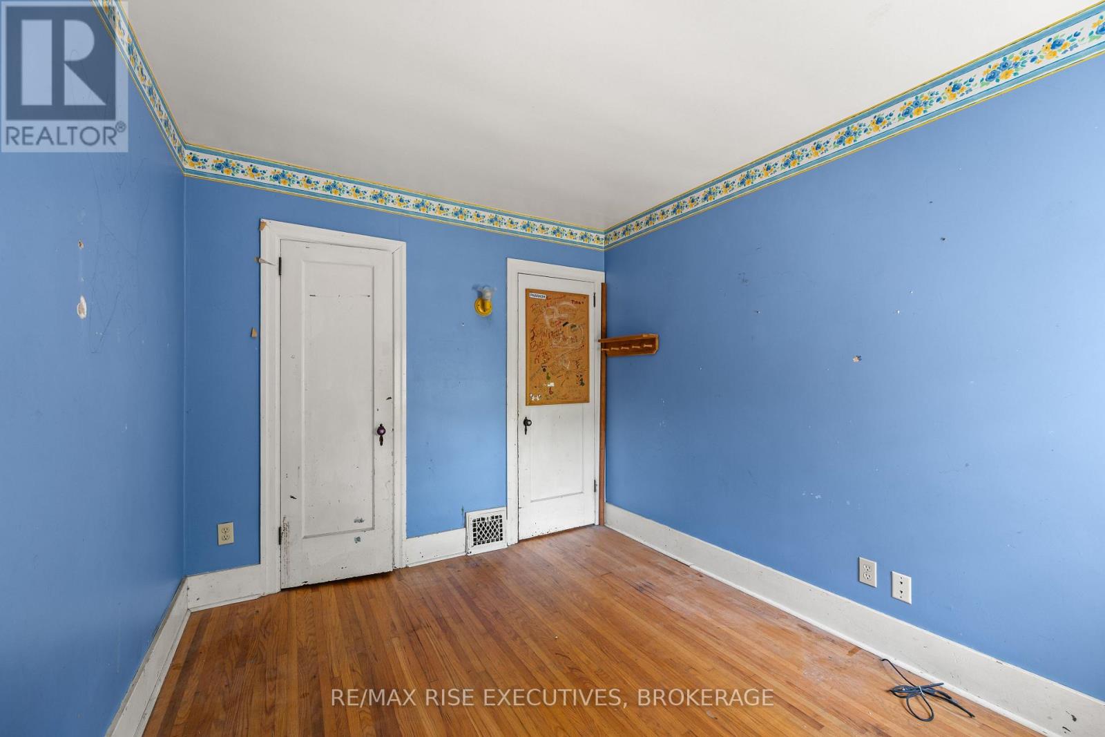690 JOHNSON STREET - 21