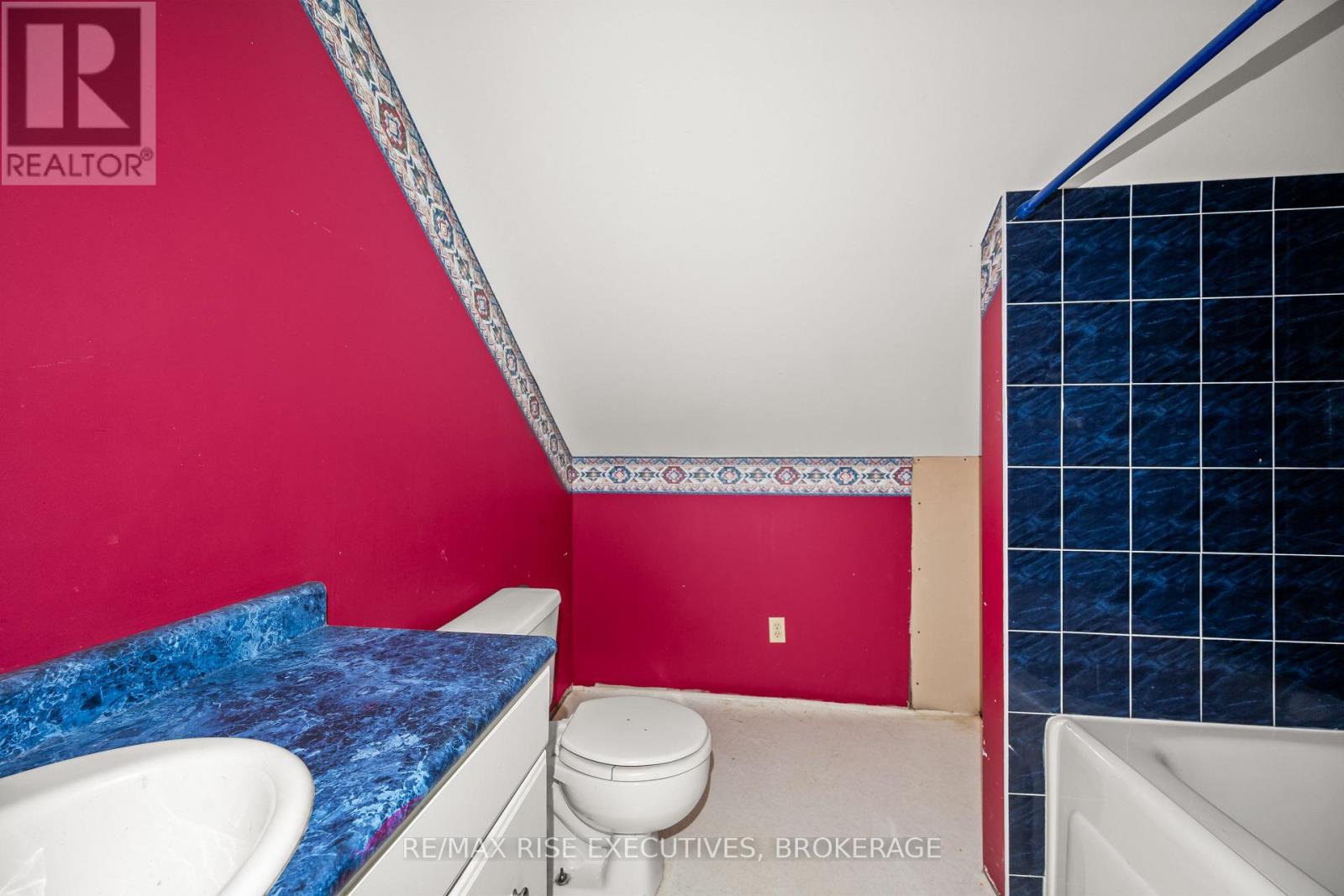 690 JOHNSON STREET - 24