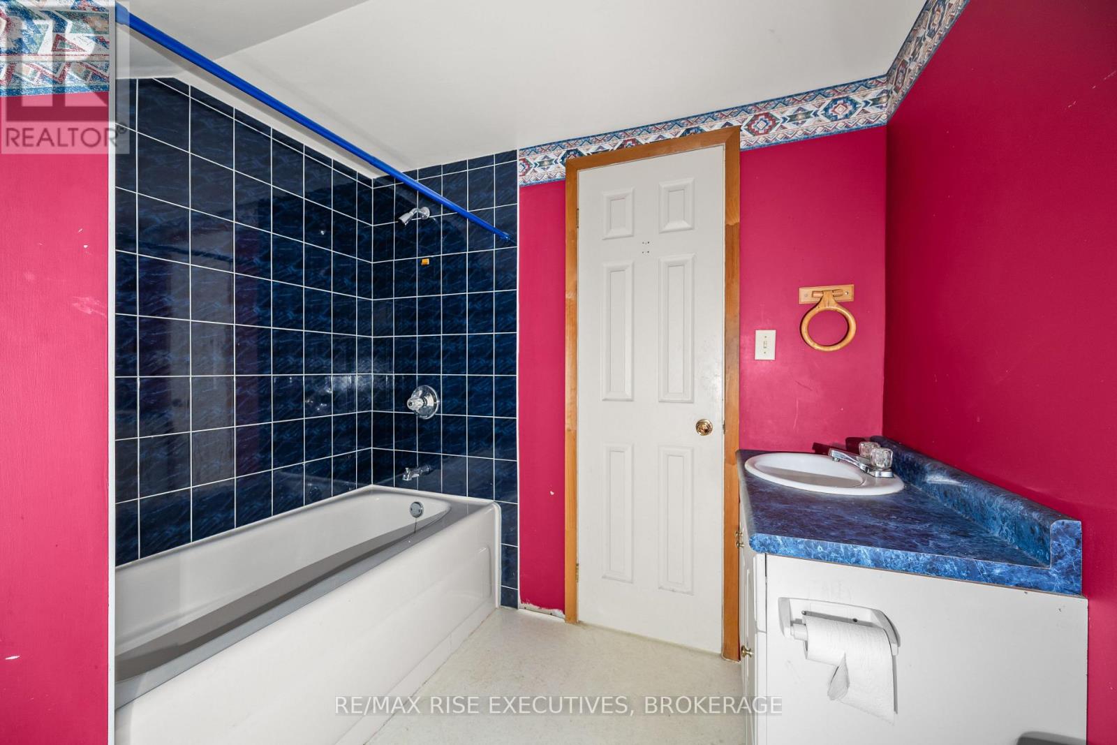 690 JOHNSON STREET - 25