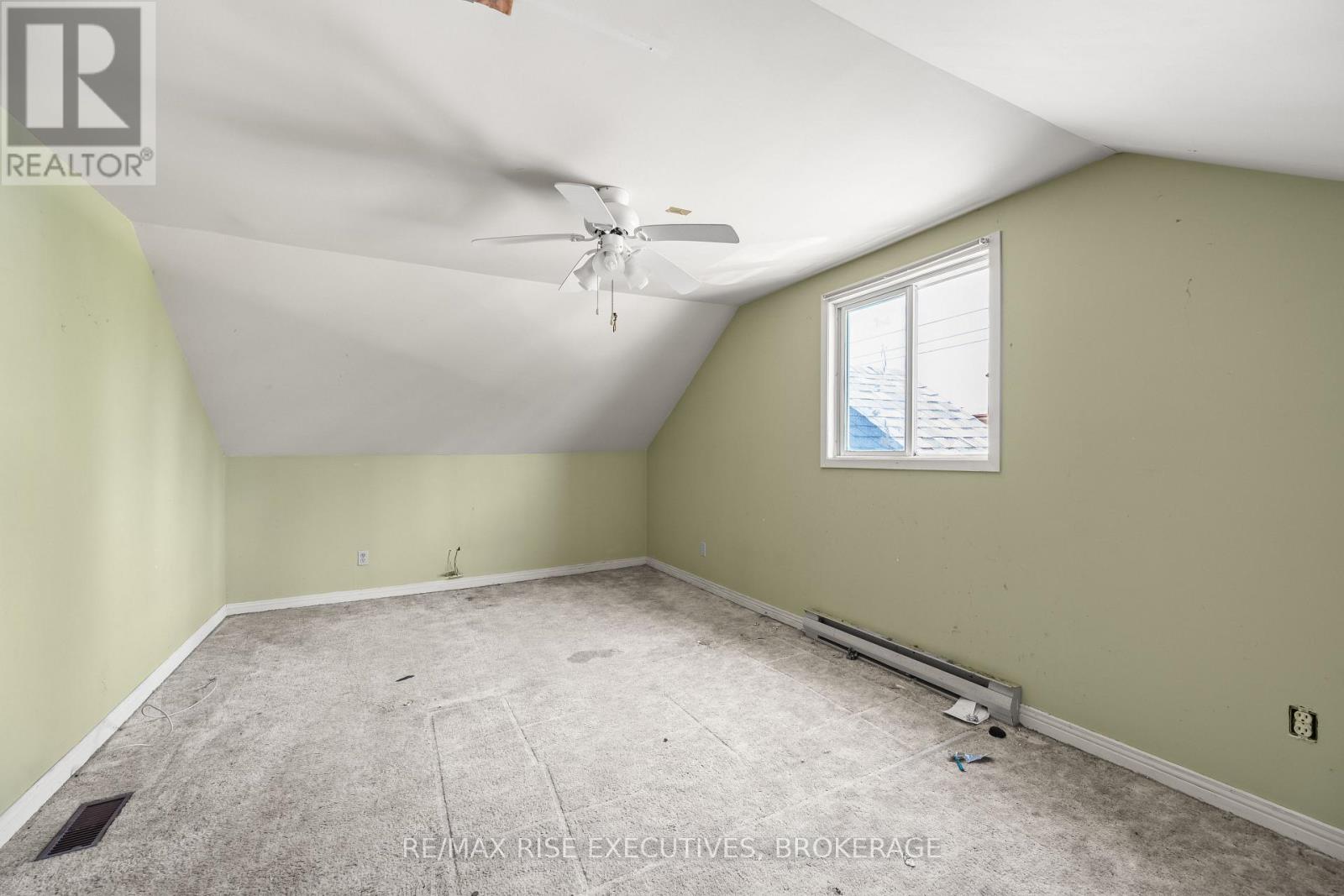 690 JOHNSON STREET - 27