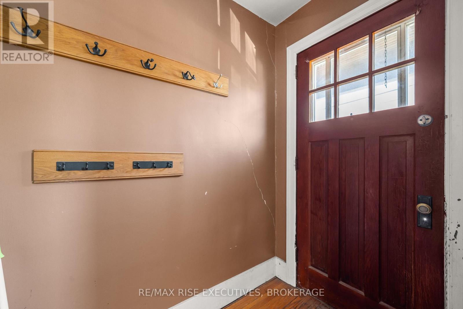 690 JOHNSON STREET - Image 8