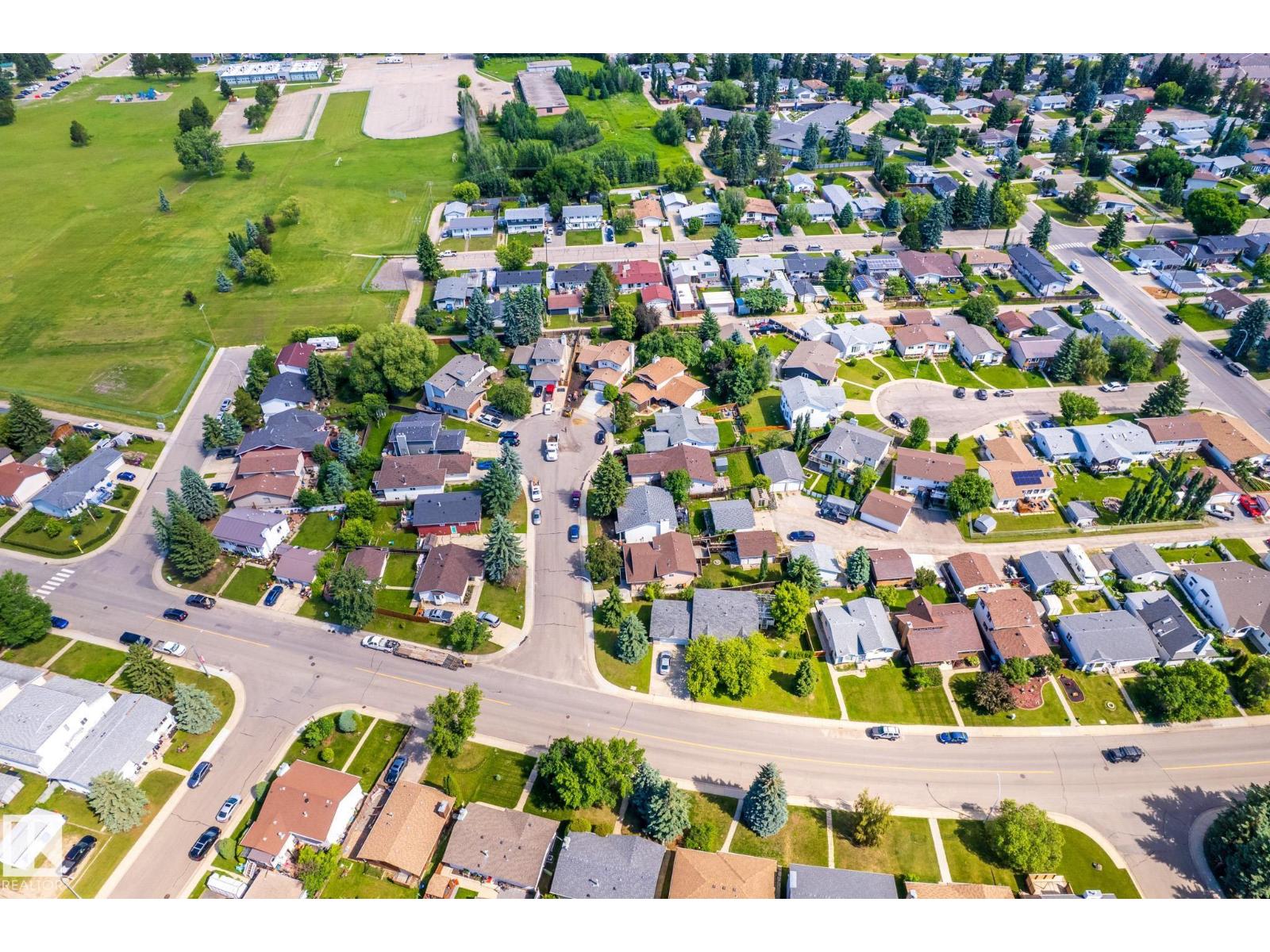 3 GLENFOREST CR — photo 57