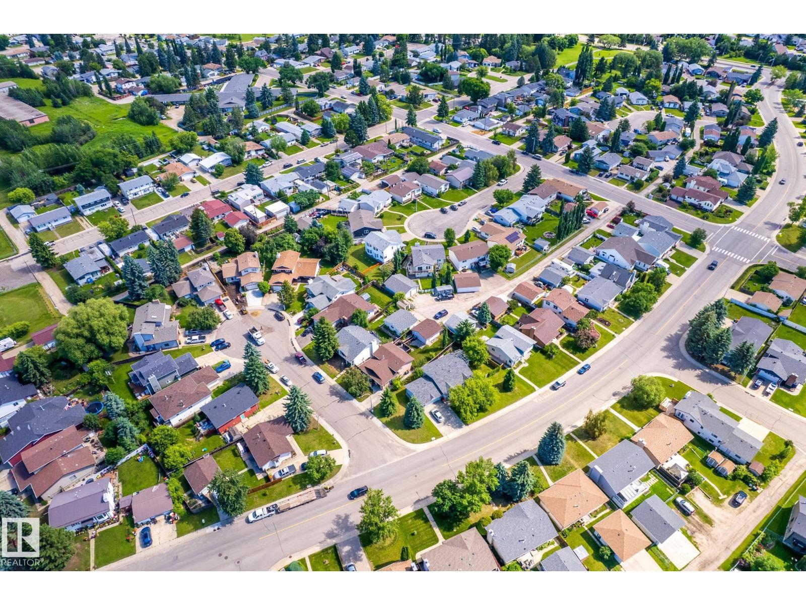 3 GLENFOREST CR — photo 56