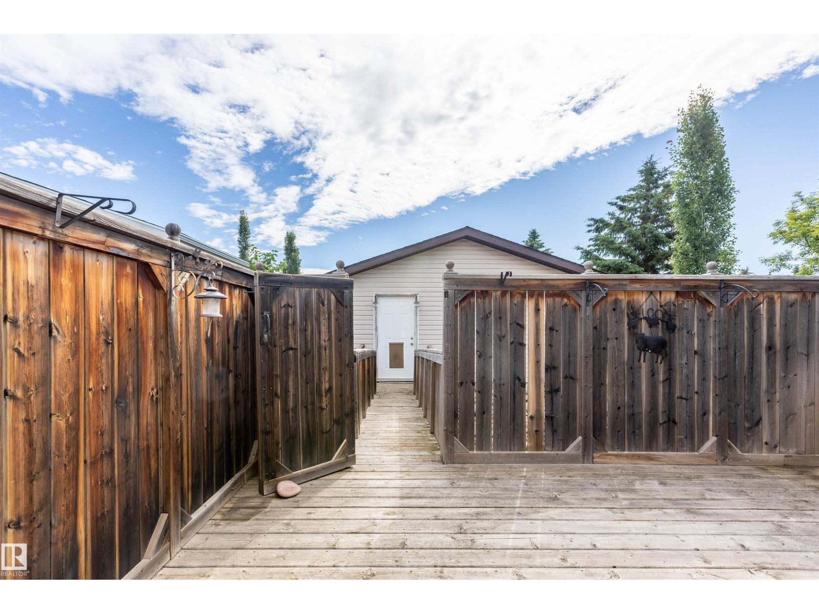 3 GLENFOREST CR — photo 37
