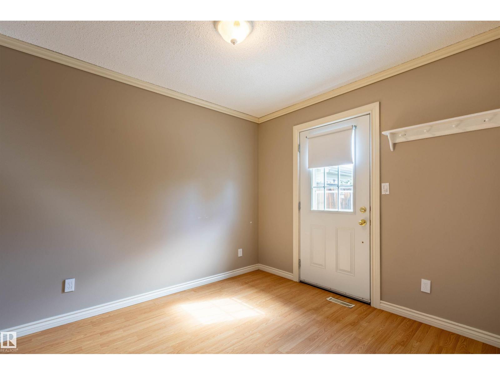 3 GLENFOREST CR — photo 20