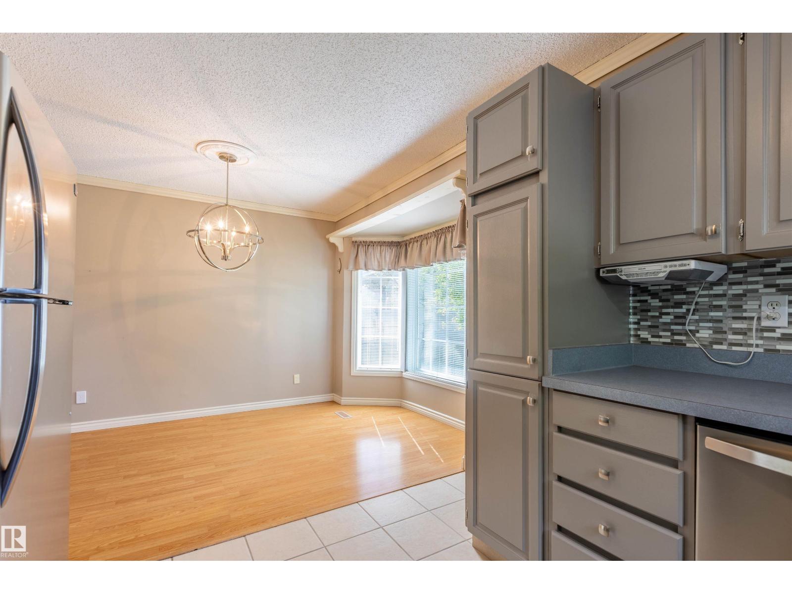 3 GLENFOREST CR — photo 6