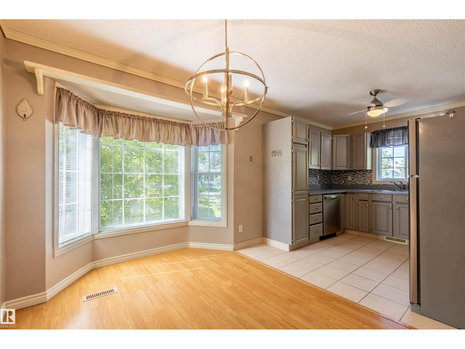3 GLENFOREST CR — photo 8