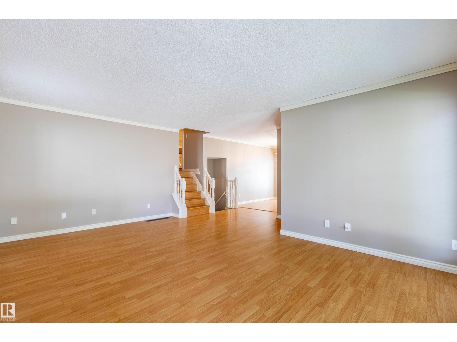 3 GLENFOREST CR — photo 21