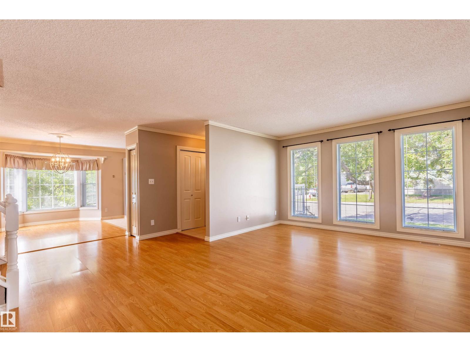 3 GLENFOREST CR — photo 15