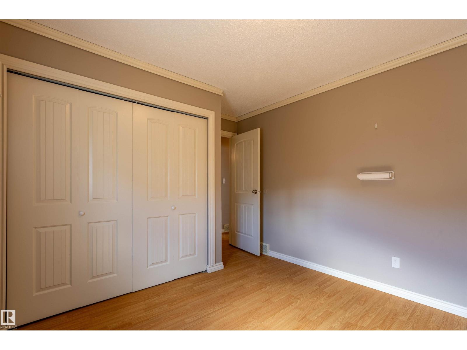3 GLENFOREST CR — photo 18