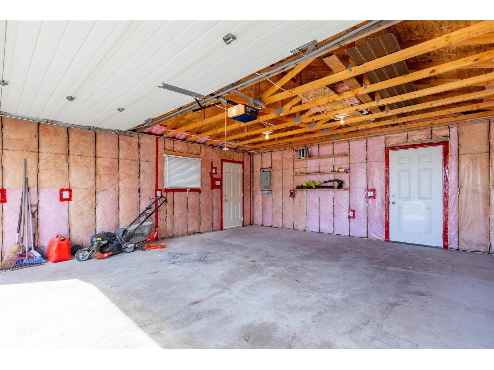 3 GLENFOREST CR — photo 52