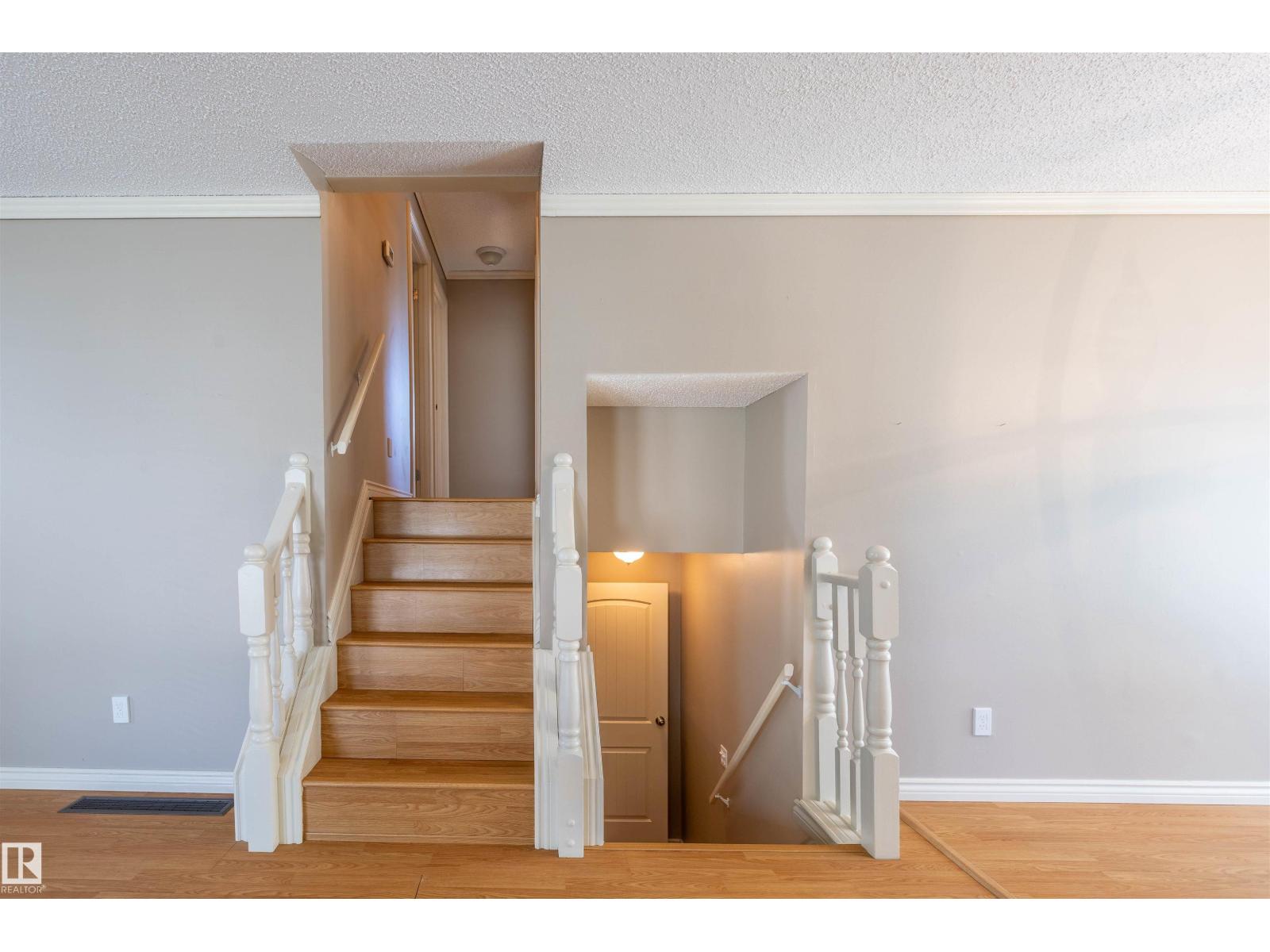 3 GLENFOREST CR — photo 44