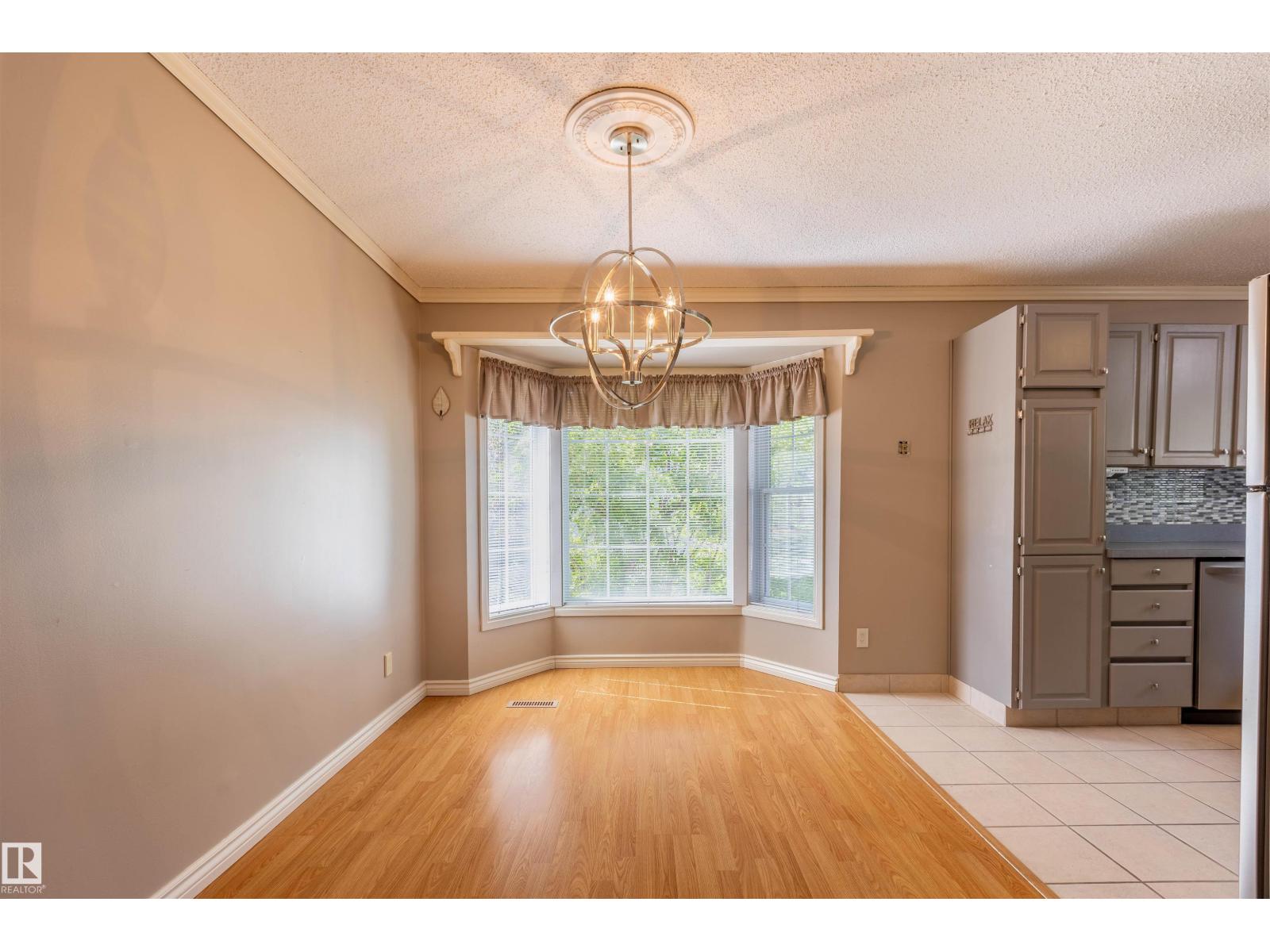3 GLENFOREST CR — photo 9