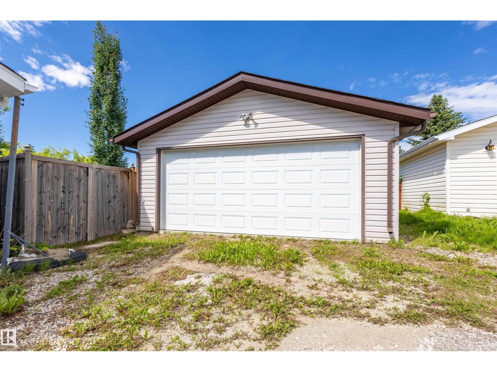 3 GLENFOREST CR — photo 39